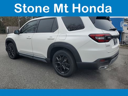 New 2025 Honda Pilot Touring image 4