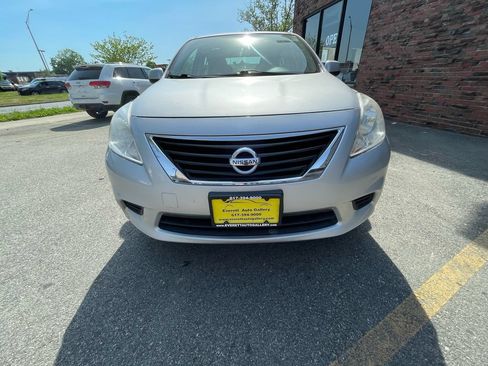 Used 2012 Nissan Versa SV FWD image 8