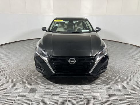Used 2025 Nissan Altima 2.5 SV image 3