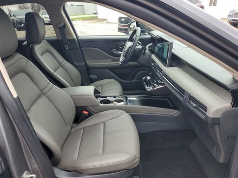 Used 2025 Lincoln Corsair AWD w/ Equipment Group 101A image 9