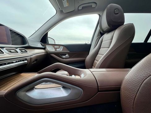 Used 2024 Mercedes-Benz GLS 450 4MATIC image 17