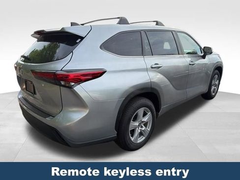 Used 2023 Toyota Highlander L image 6