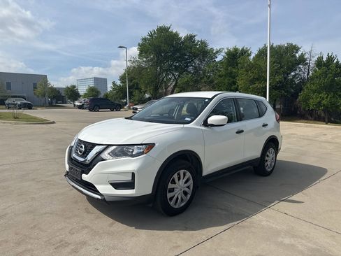 Used 2017 Nissan Rogue S image 1