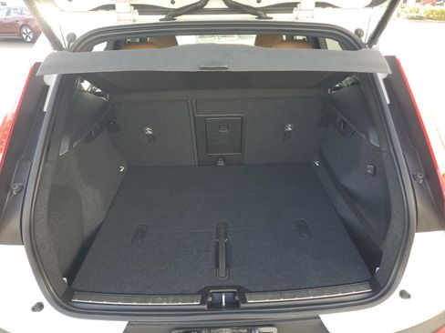 Used 2019 Volvo XC40 T5 Inscription image 8