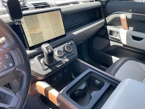 Used 2024 Land Rover Defender 130 X-Dynamic SE AWD/4WD image 21