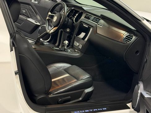 Used 2011 Ford Mustang GT Premium w/ 401A Rapid Spec Order Code RWD image 9
