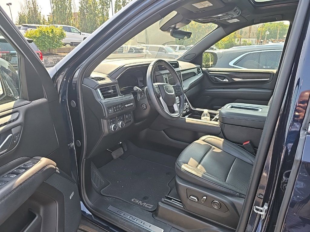 Used 2024 GMC Yukon XL Denali w/ Advanced Technology Package AWD/4WD image 5