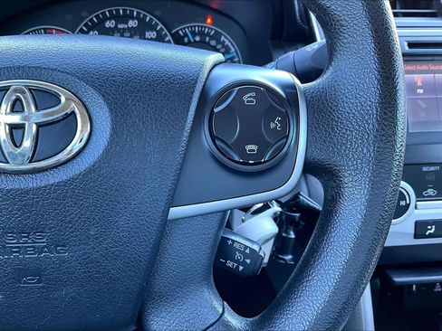 Used 2014 Toyota Camry LE image 25