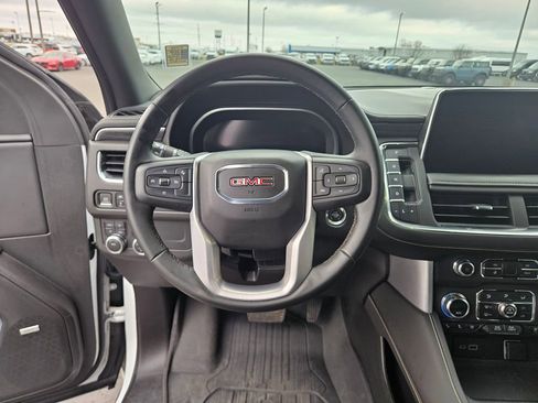 Used 2023 GMC Yukon XL SLT AWD/4WD image 17
