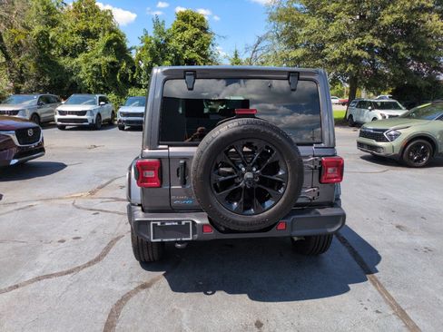 Used 2025 Jeep Wrangler Unlimited Sahara AWD/4WD image 6