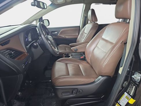 Used 2017 Toyota Sienna Limited Premium w/ Protection Package image 19
