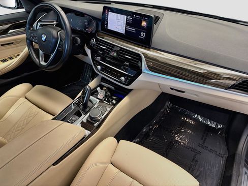 Used 2021 BMW 530i w/ Premium Package RWD image 12