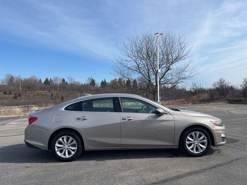Used 2024 Chevrolet Malibu LT image 3
