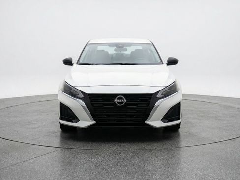 Used 2025 Nissan Altima 2.5 SV FWD image 2