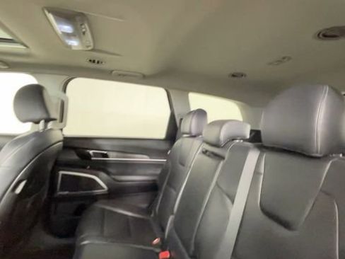 Used 2023 Kia Telluride EX AWD/4WD image 19