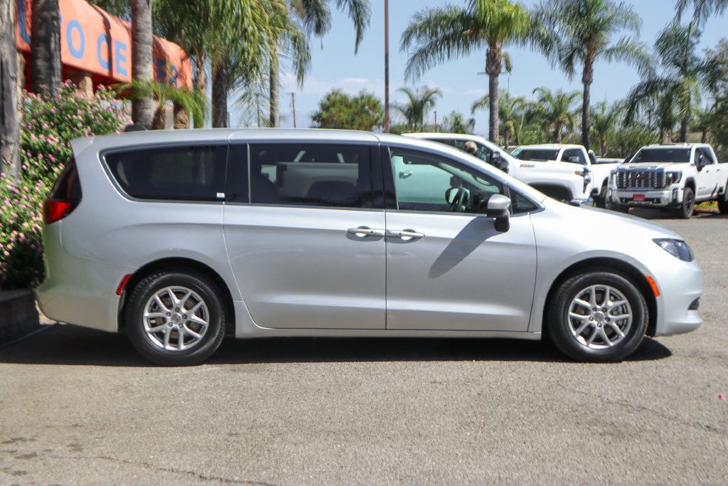 Used 2023 Chrysler Voyager LX FWD image 12