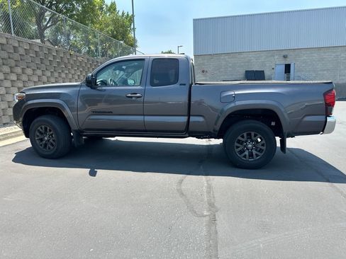 Used 2022 Toyota Tacoma SR5 w/ SR5 Appearance Package (SM) RWD image 8
