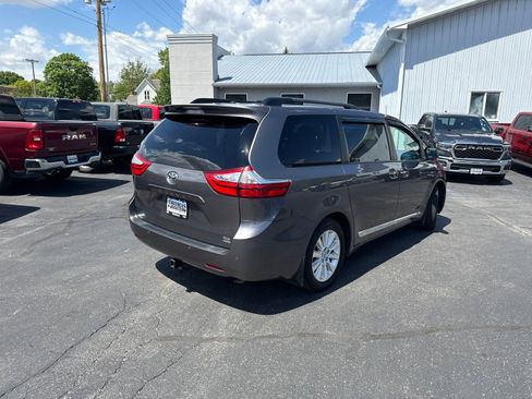 Used 2016 Toyota Sienna XLE w/ XLE Navigation Package AWD/4WD image 10