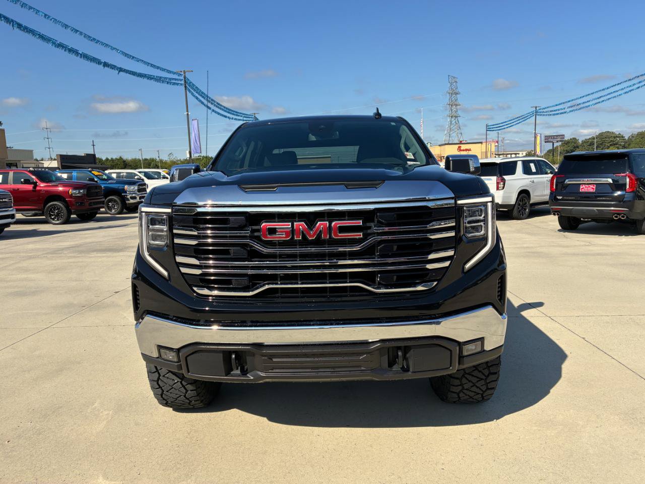 Used 2025 GMC Sierra 1500 SLT AWD/4WD image 3