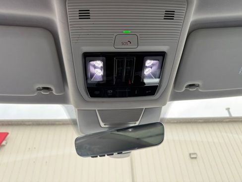 Certified 2025 Volkswagen Tiguan SE w/ Panoramic Sunroof Package image 16