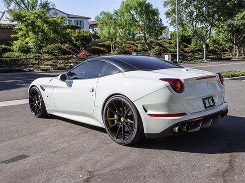 Used 2015 Ferrari California T RWD image 39