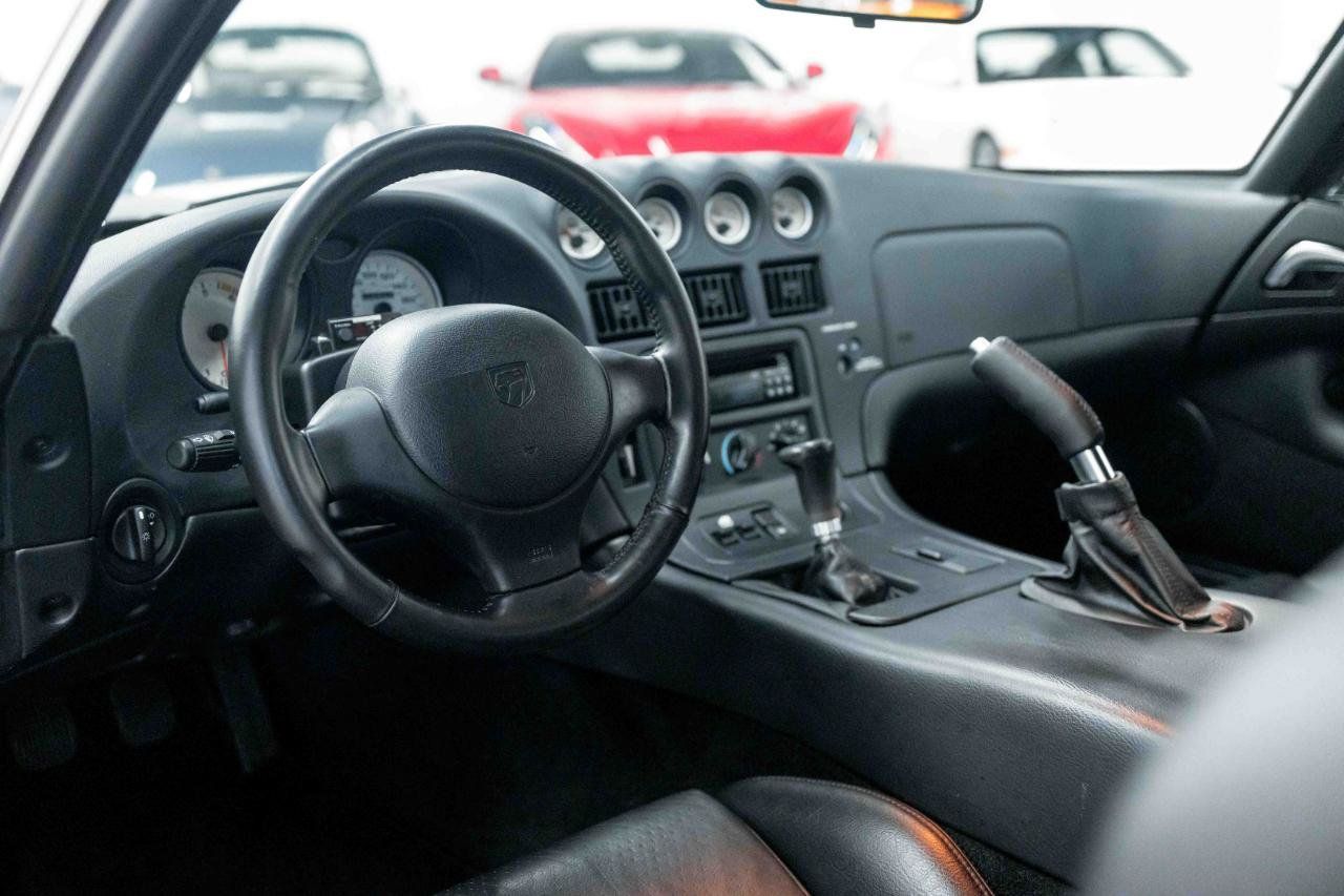 Used 2000 Dodge Viper GTS RWD image 2