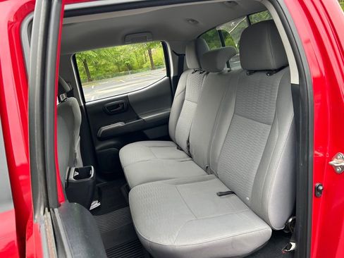Used 2018 Toyota Tacoma SR5 RWD image 44