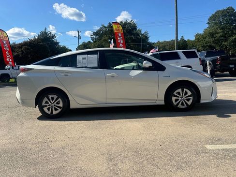 Used 2016 Toyota Prius Three Touring image 6