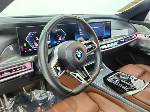 Used 2023 BMW 740i w/ Executive Package image 19