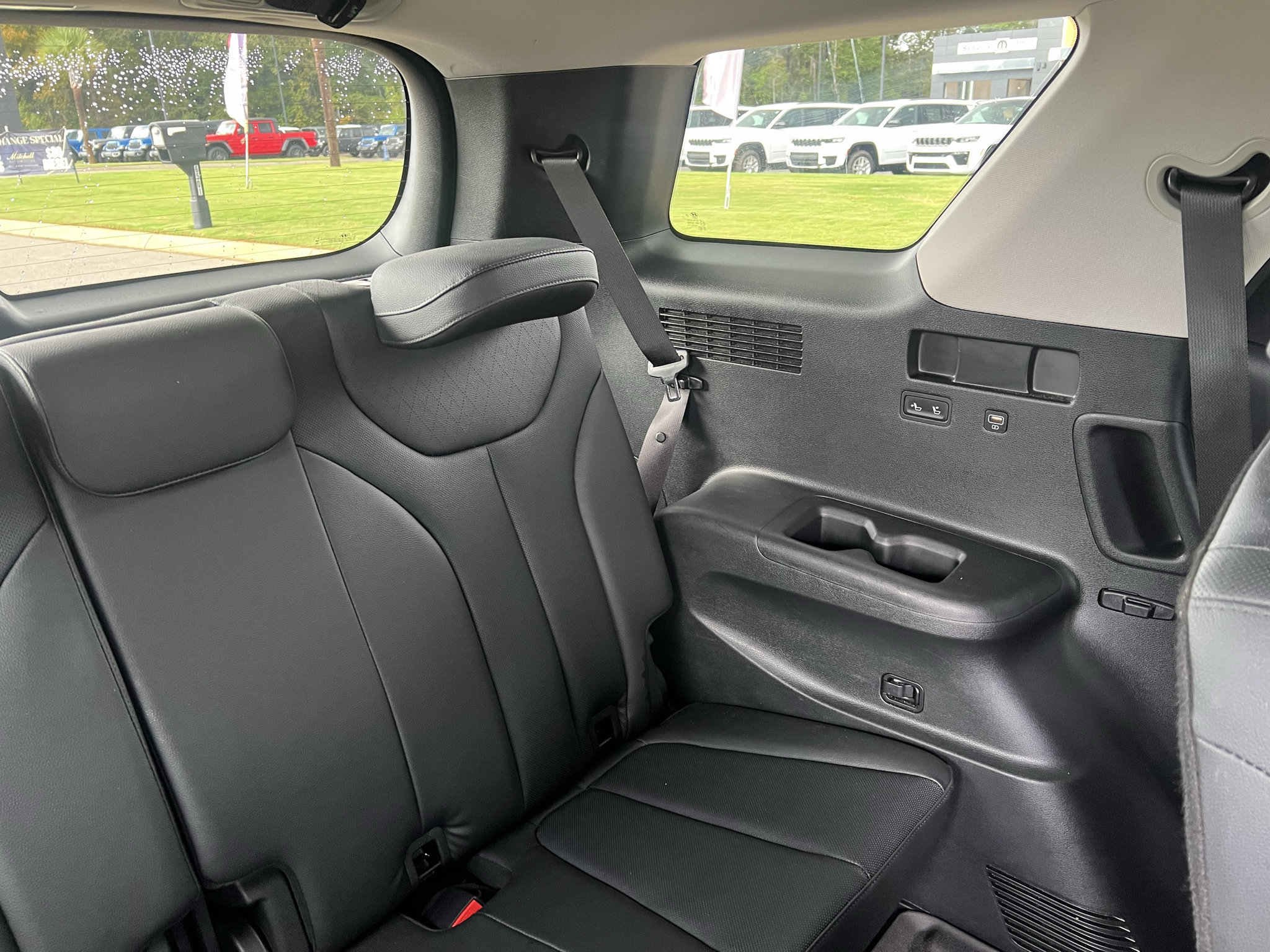 Used 2022 Hyundai Palisade SEL w/ Premium Package FWD image 15