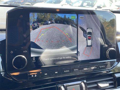 Used 2025 Nissan Pathfinder SL image 23