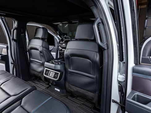 Used 2026 Ford F450 Platinum w/ FX4 Off-Road Package image 32