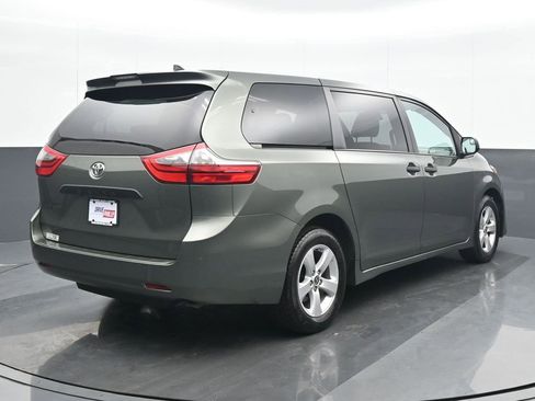 Used 2020 Toyota Sienna L image 6