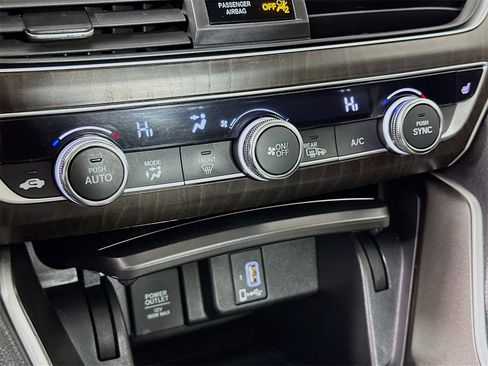 Used 2018 Honda Accord EX image 15