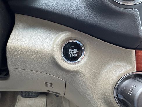 Used 2010 Toyota Highlander Limited image 26