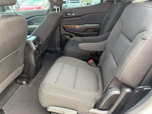 Used 2023 GMC Acadia SLE FWD image 10