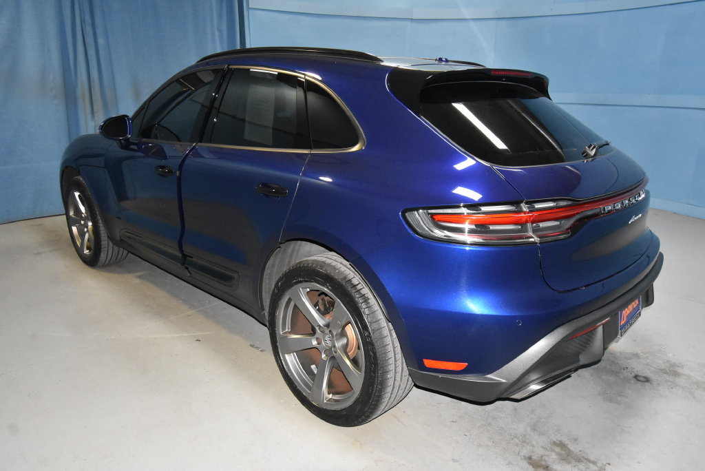 Used 2022 Porsche Macan AWD/4WD image 3