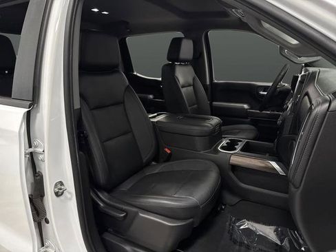 Used 2021 Chevrolet Silverado 1500 LT Trail Boss w/ Convenience Package II image 32