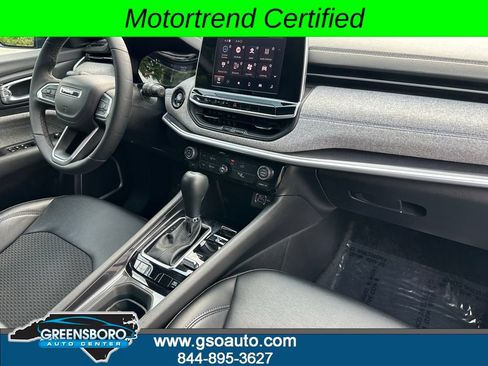 Used 2025 Jeep Compass Latitude AWD/4WD image 16