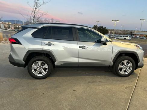 Used 2025 Toyota RAV4 XLE image 9