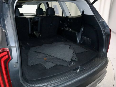 Used 2022 Kia Telluride EX w/ EX Premium Package image 18