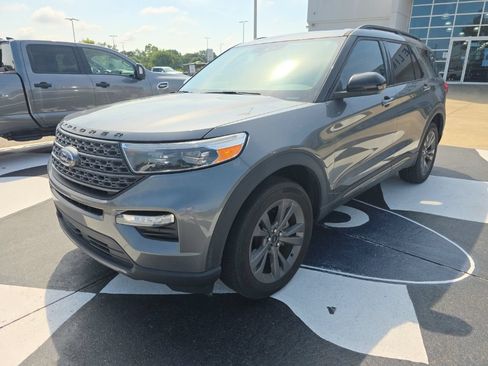 Used 2024 Ford Explorer XLT w/ Equipment Group 202A AWD/4WD image 2