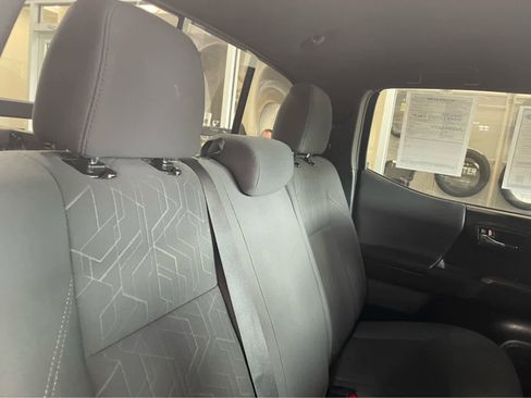 Used 2019 Toyota Tacoma TRD Off-Road AWD/4WD image 40