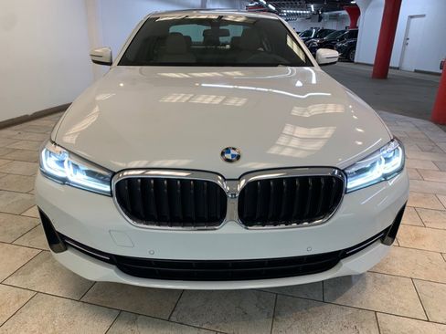 Used 2022 BMW 530i xDrive w/ Premium Package image 3