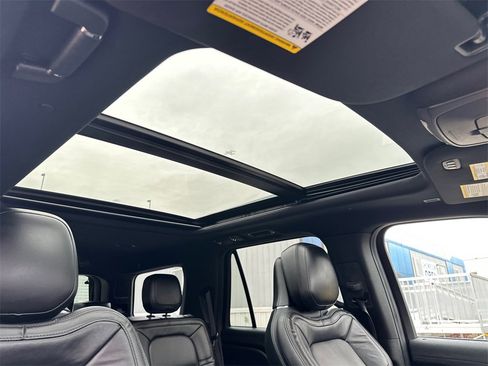 Used 2021 Lincoln Navigator Reserve image 18