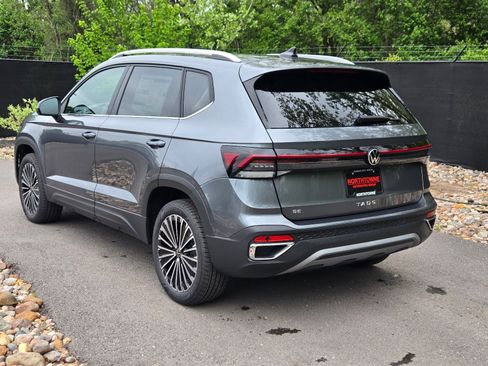 New 2026 Volkswagen Taos SE FWD image 3