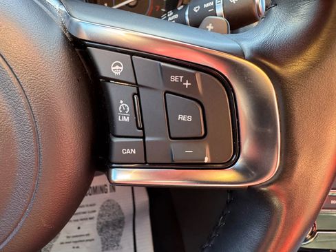 Used 2016 Jaguar XF S image 27