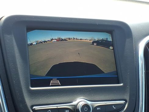 Used 2020 Chevrolet Equinox LT image 18