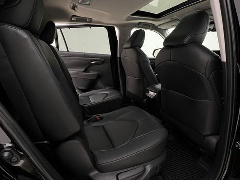 Used 2024 Toyota Highlander XLE image 14