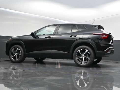 Used 2026 Chevrolet Trax RS w/ Sunroof Package FWD image 34